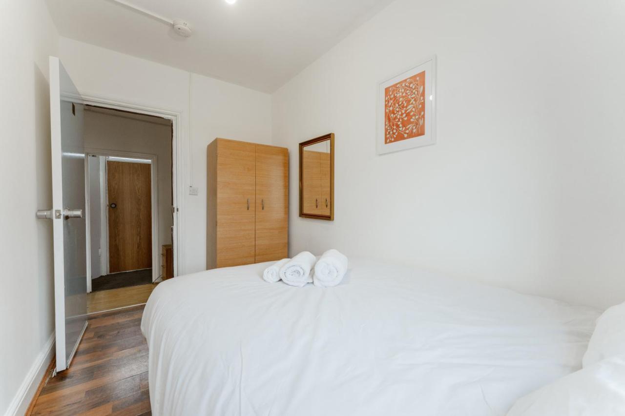 Upton Park Bedrooms 25 Min To Central ロンドン エクステリア 写真